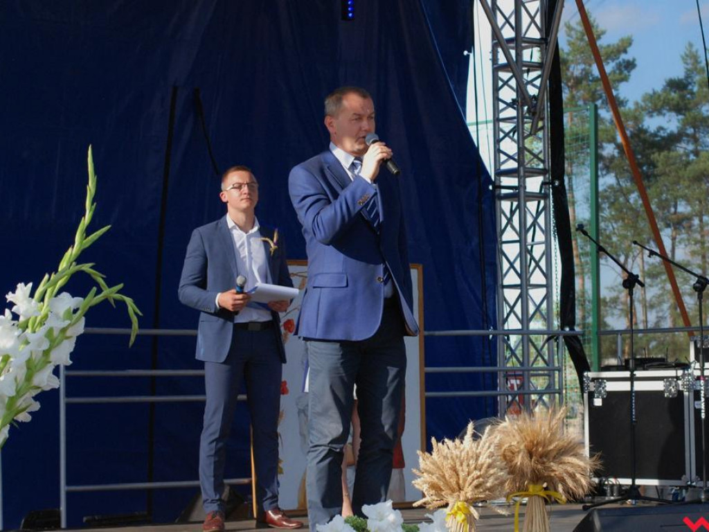 Śpiew, muzyka, tańce w podziękowaniu za plony. Dożynki w Dolnych Grądach