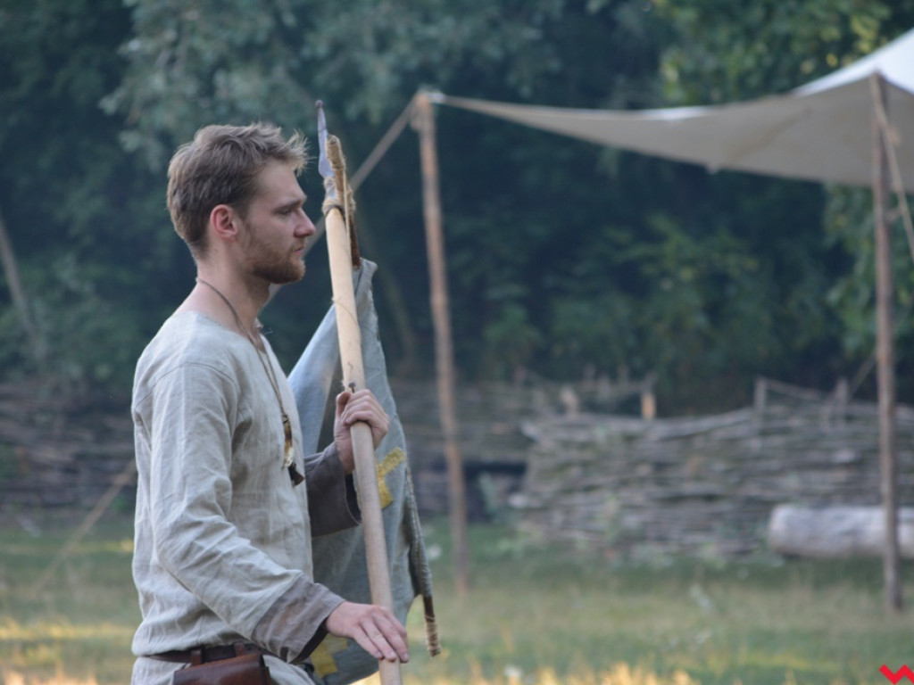 Ucieczka z uczty i pogrzeb wodza, czyli sobota na grzybowskim grodzie