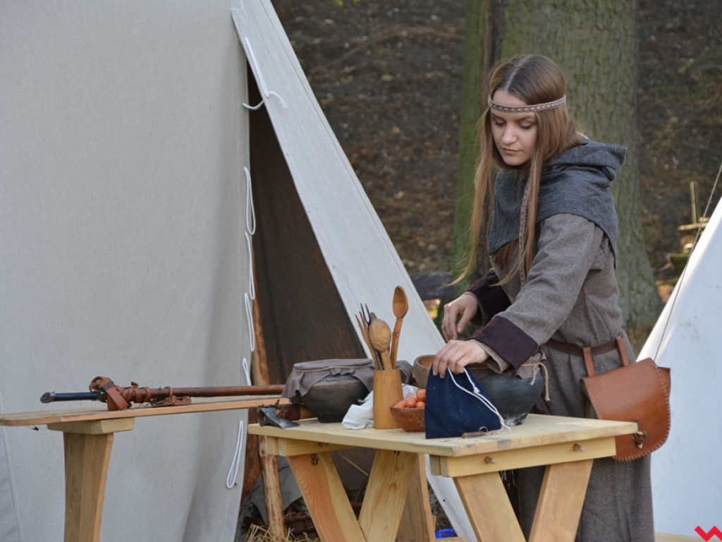 Ucieczka z uczty i pogrzeb wodza, czyli sobota na grzybowskim grodzie