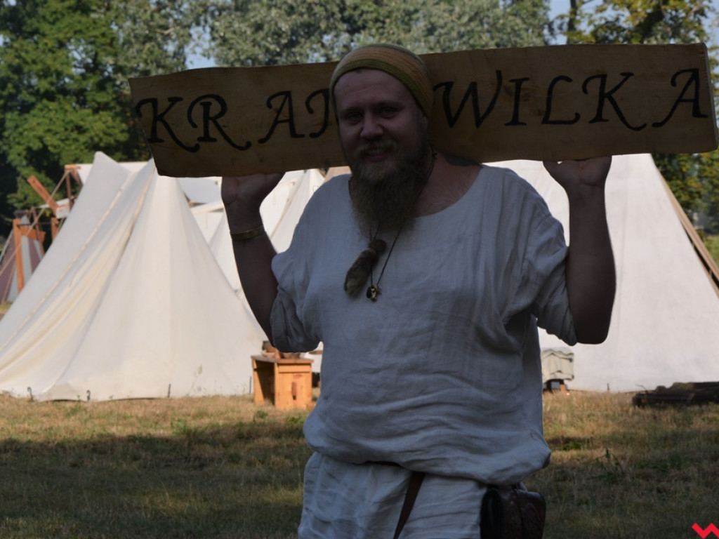 Ucieczka z uczty i pogrzeb wodza, czyli sobota na grzybowskim grodzie