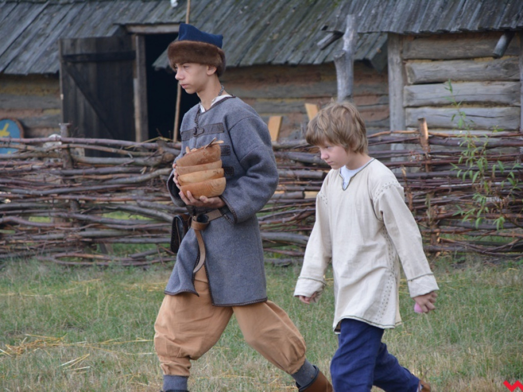 Ucieczka z uczty i pogrzeb wodza, czyli sobota na grzybowskim grodzie