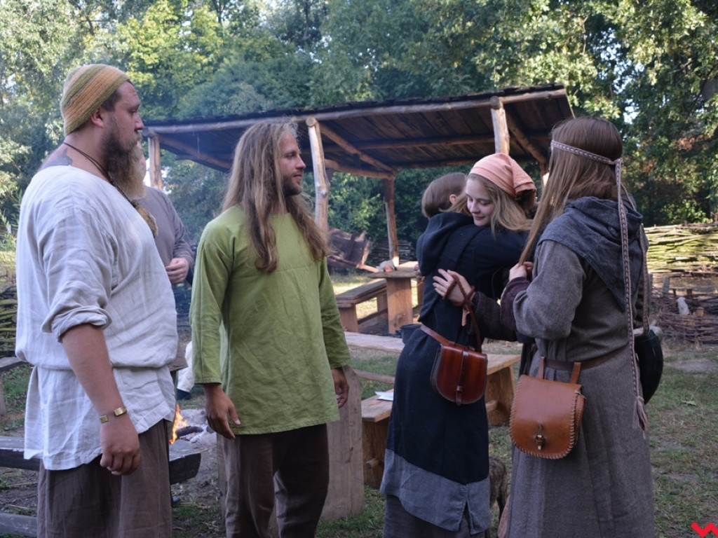 Ucieczka z uczty i pogrzeb wodza, czyli sobota na grzybowskim grodzie