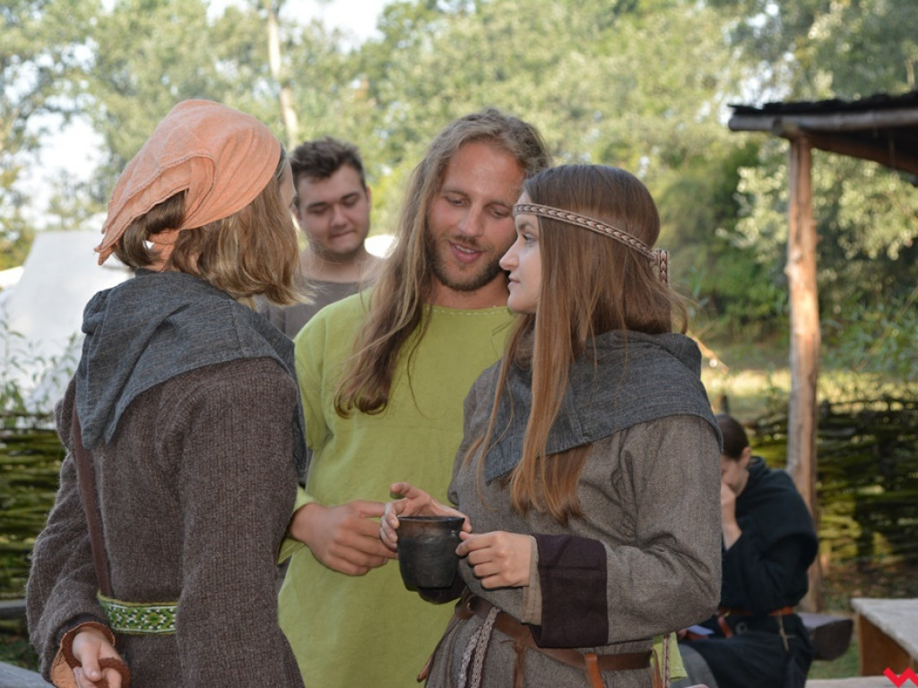 Ucieczka z uczty i pogrzeb wodza, czyli sobota na grzybowskim grodzie