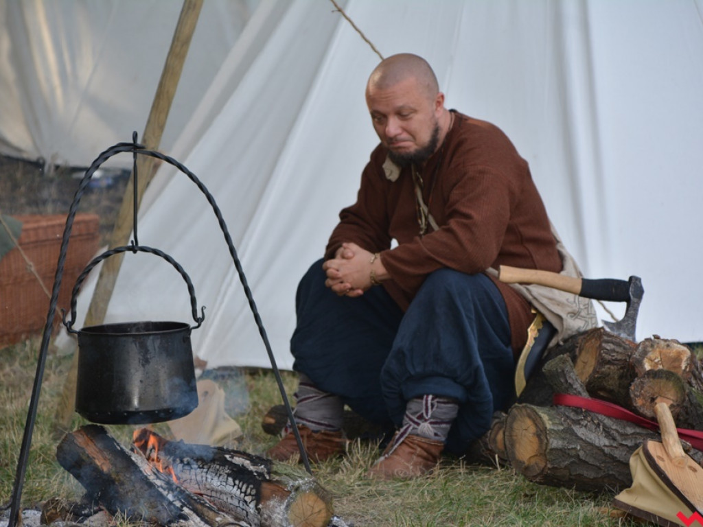 Ucieczka z uczty i pogrzeb wodza, czyli sobota na grzybowskim grodzie