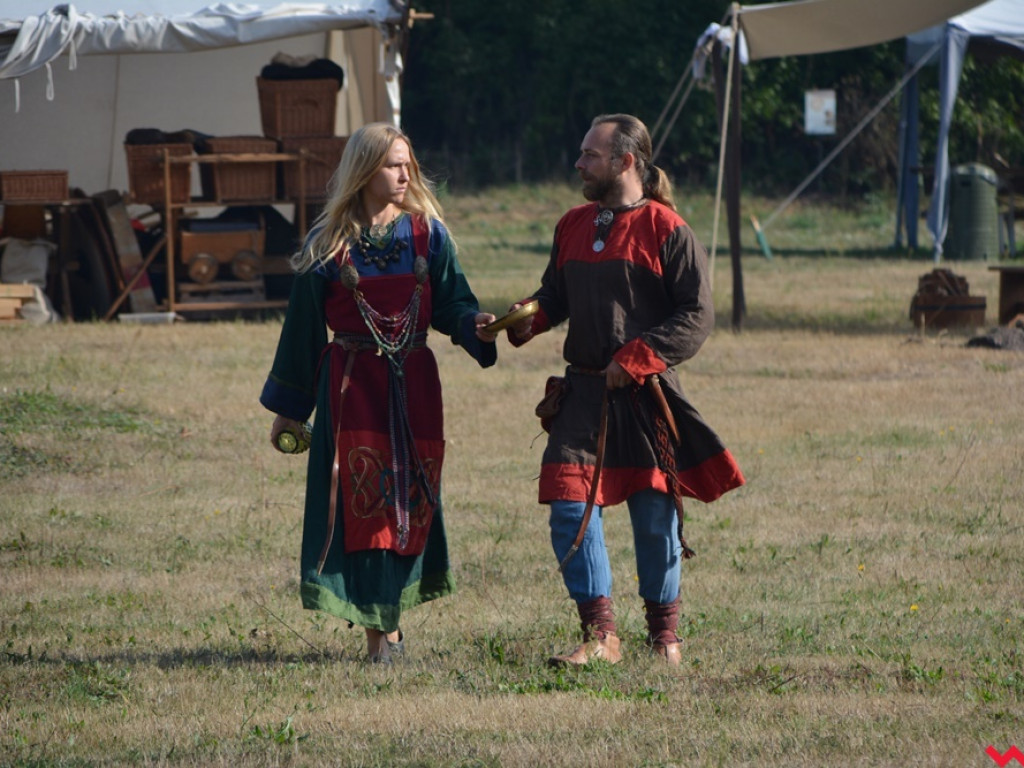 Ucieczka z uczty i pogrzeb wodza, czyli sobota na grzybowskim grodzie