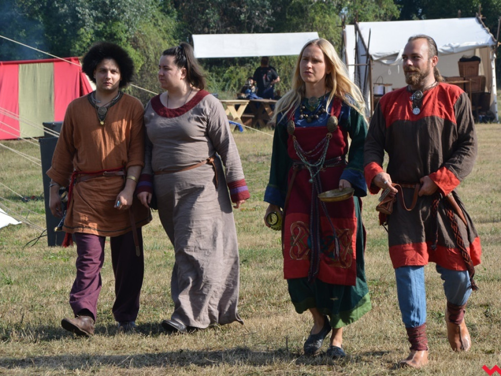 Ucieczka z uczty i pogrzeb wodza, czyli sobota na grzybowskim grodzie