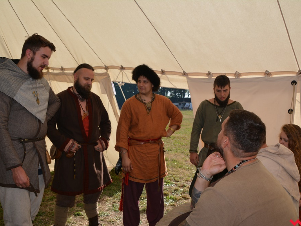 Ucieczka z uczty i pogrzeb wodza, czyli sobota na grzybowskim grodzie