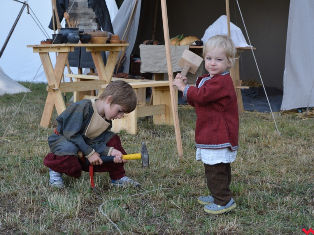 Ucieczka z uczty i pogrzeb wodza, czyli sobota na grzybowskim grodzie