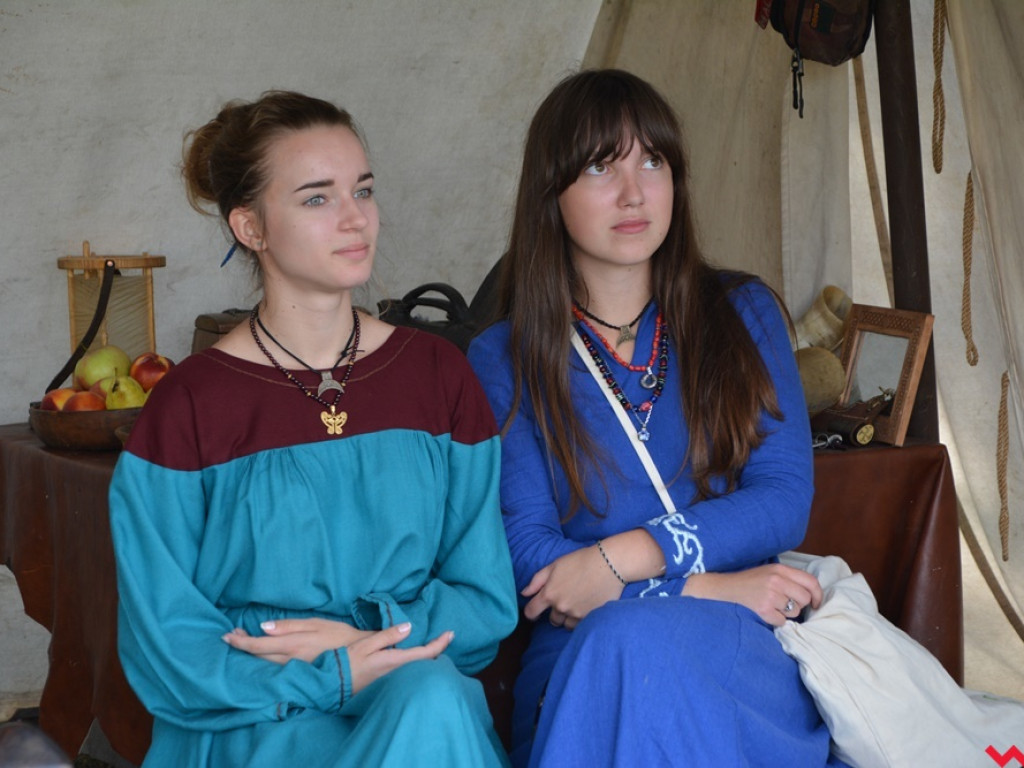 Ucieczka z uczty i pogrzeb wodza, czyli sobota na grzybowskim grodzie