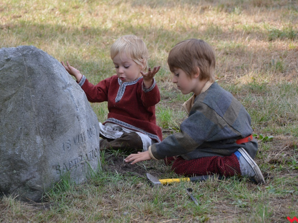 Ucieczka z uczty i pogrzeb wodza, czyli sobota na grzybowskim grodzie