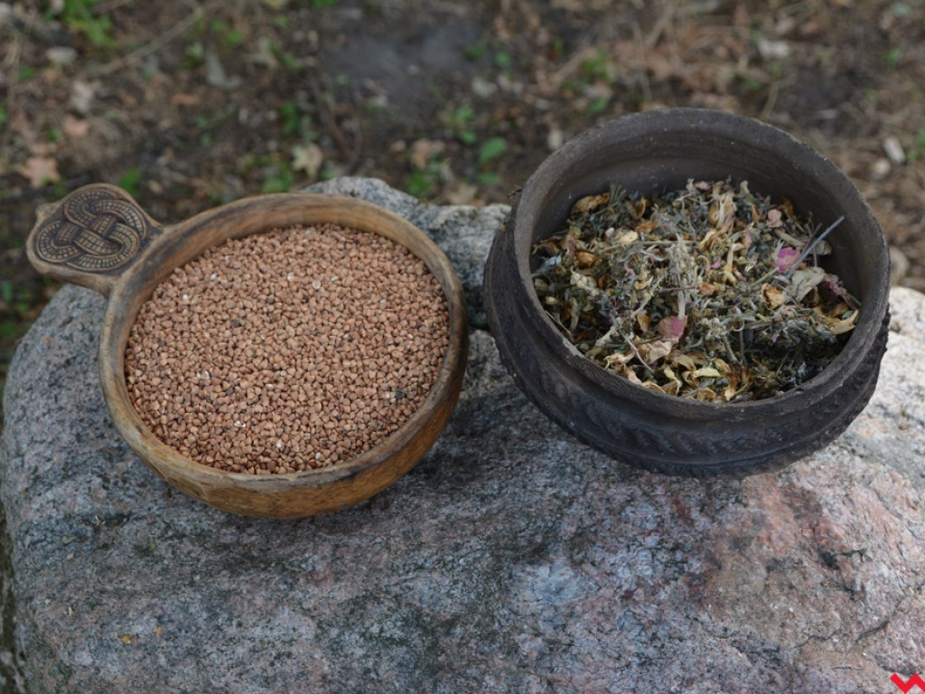 Ucieczka z uczty i pogrzeb wodza, czyli sobota na grzybowskim grodzie