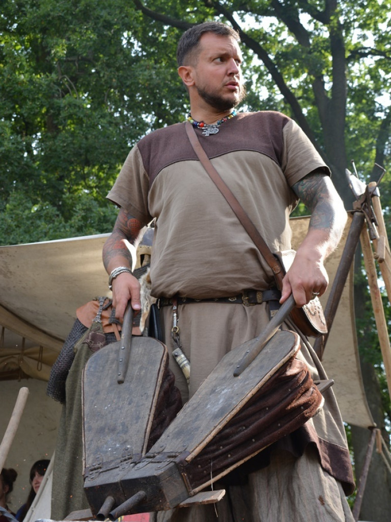 Ucieczka z uczty i pogrzeb wodza, czyli sobota na grzybowskim grodzie