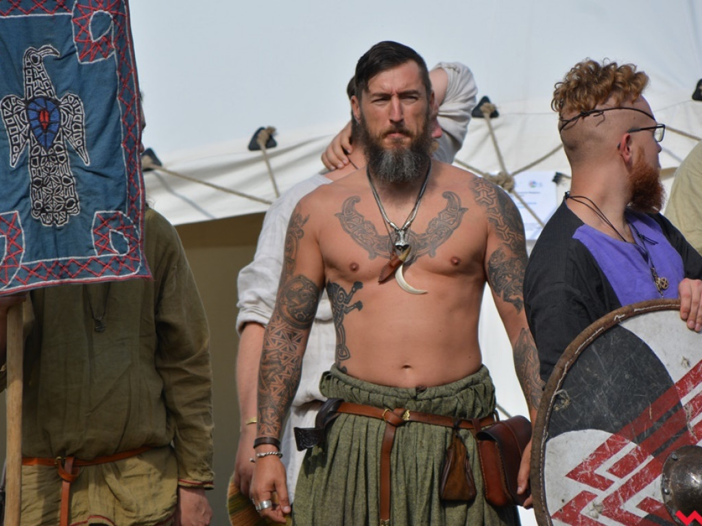 Ucieczka z uczty i pogrzeb wodza, czyli sobota na grzybowskim grodzie