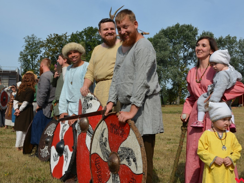 Ucieczka z uczty i pogrzeb wodza, czyli sobota na grzybowskim grodzie