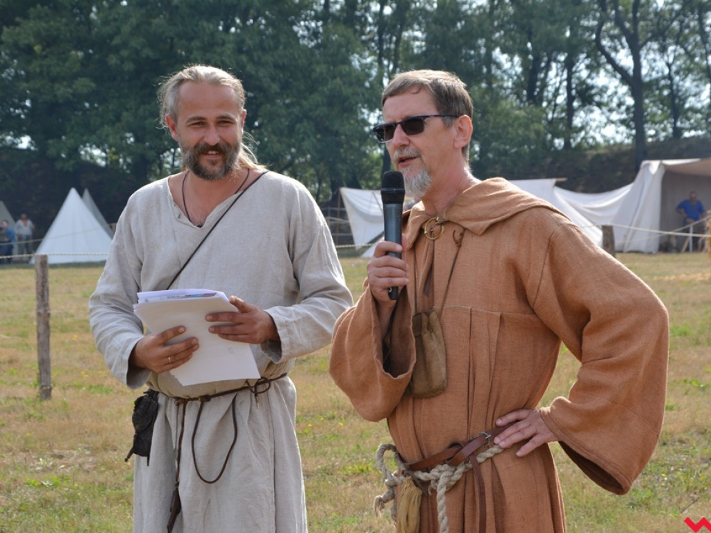 Ucieczka z uczty i pogrzeb wodza, czyli sobota na grzybowskim grodzie