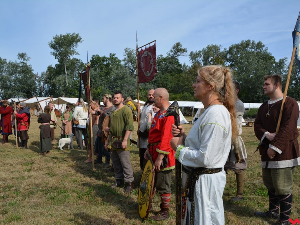 Ucieczka z uczty i pogrzeb wodza, czyli sobota na grzybowskim grodzie