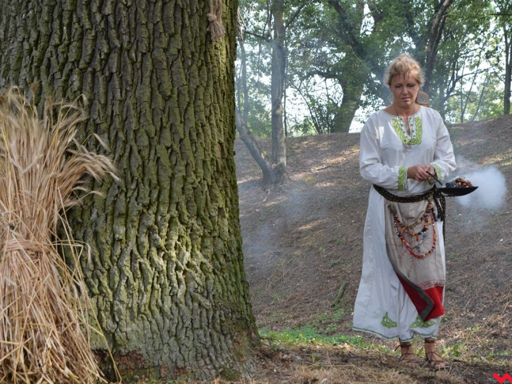 Ucieczka z uczty i pogrzeb wodza, czyli sobota na grzybowskim grodzie