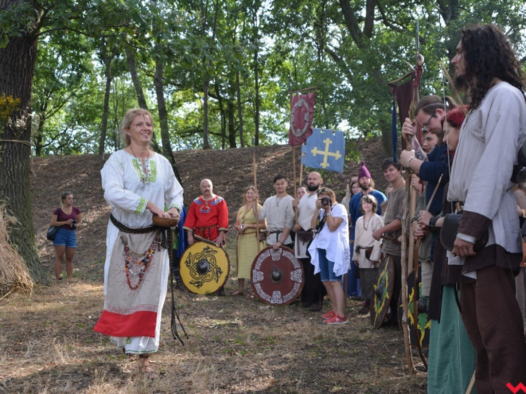 Ucieczka z uczty i pogrzeb wodza, czyli sobota na grzybowskim grodzie
