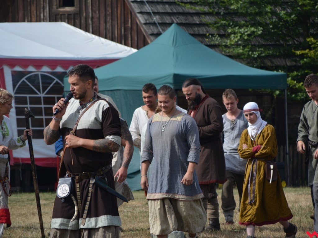 Ucieczka z uczty i pogrzeb wodza, czyli sobota na grzybowskim grodzie