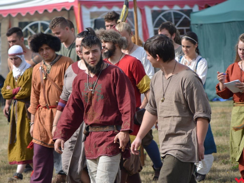 Ucieczka z uczty i pogrzeb wodza, czyli sobota na grzybowskim grodzie