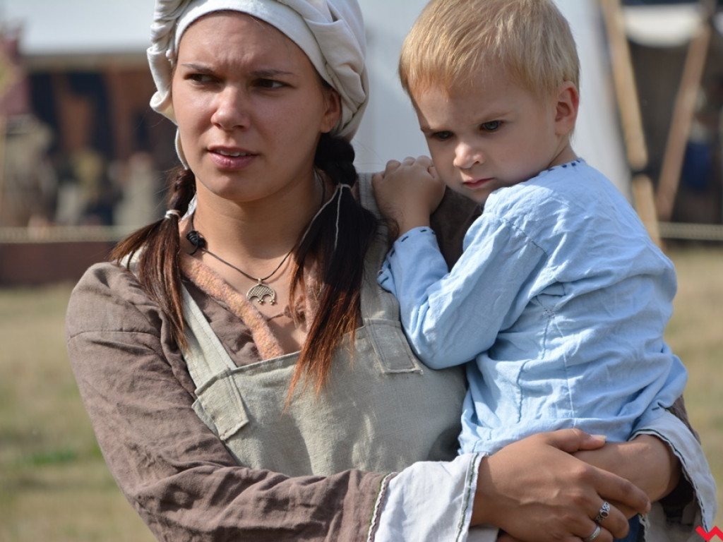 Ucieczka z uczty i pogrzeb wodza, czyli sobota na grzybowskim grodzie