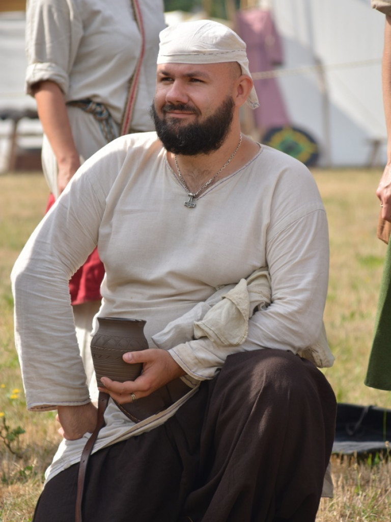 Ucieczka z uczty i pogrzeb wodza, czyli sobota na grzybowskim grodzie