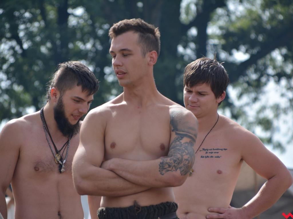 Ucieczka z uczty i pogrzeb wodza, czyli sobota na grzybowskim grodzie