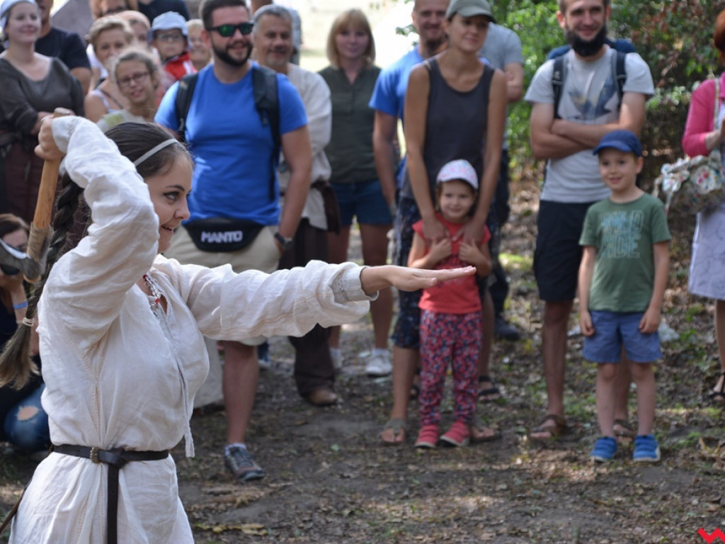 Ucieczka z uczty i pogrzeb wodza, czyli sobota na grzybowskim grodzie