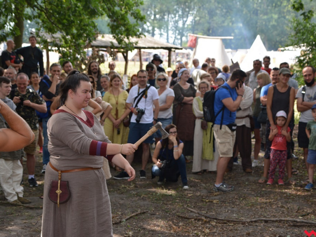 Ucieczka z uczty i pogrzeb wodza, czyli sobota na grzybowskim grodzie