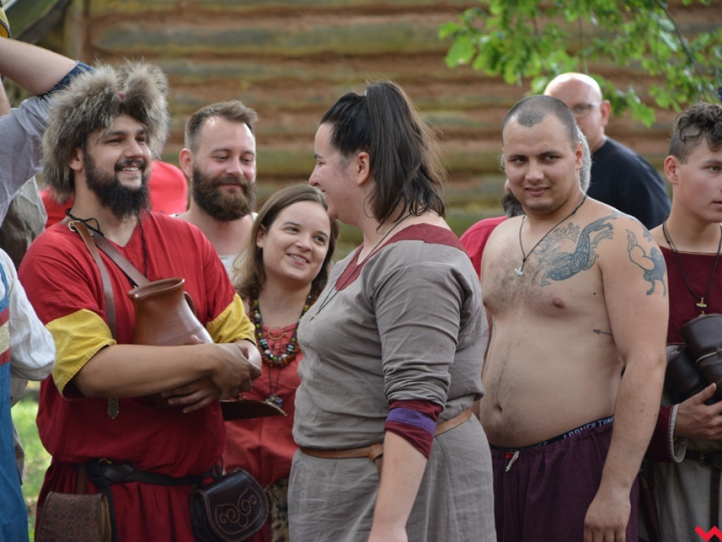 Ucieczka z uczty i pogrzeb wodza, czyli sobota na grzybowskim grodzie