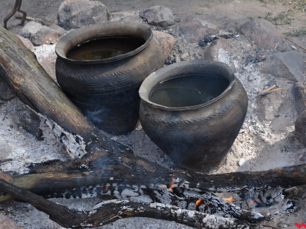 Ucieczka z uczty i pogrzeb wodza, czyli sobota na grzybowskim grodzie