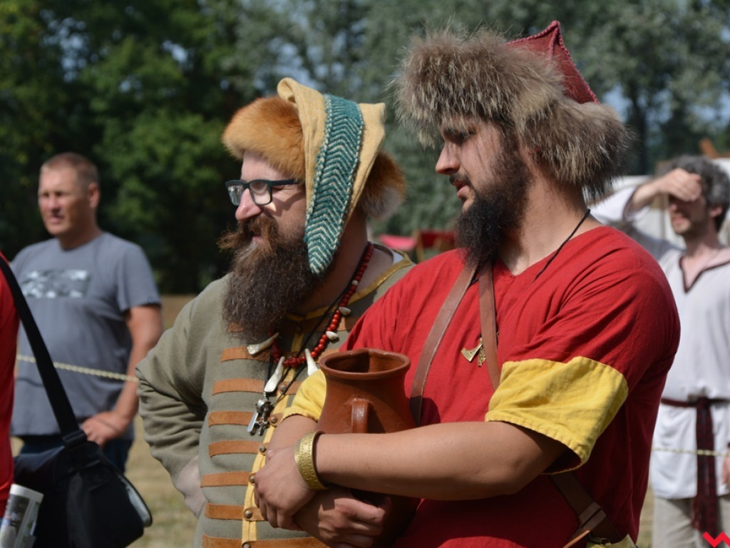 Ucieczka z uczty i pogrzeb wodza, czyli sobota na grzybowskim grodzie