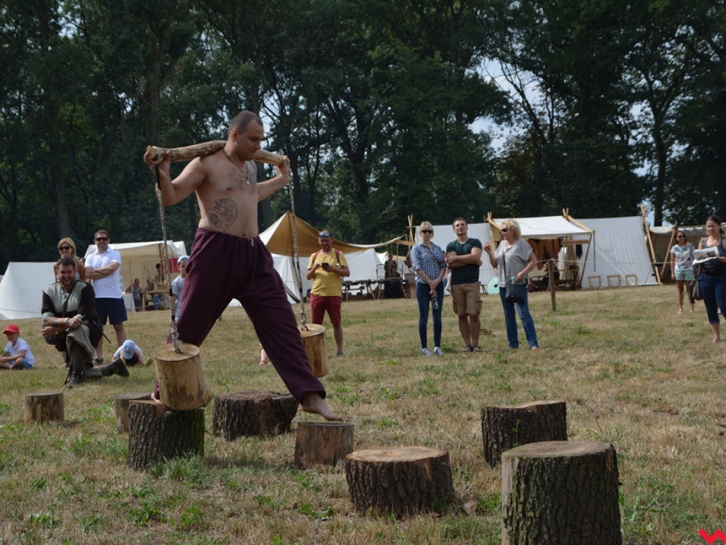 Ucieczka z uczty i pogrzeb wodza, czyli sobota na grzybowskim grodzie
