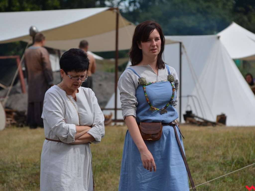 Ucieczka z uczty i pogrzeb wodza, czyli sobota na grzybowskim grodzie