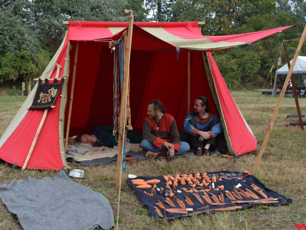 Ucieczka z uczty i pogrzeb wodza, czyli sobota na grzybowskim grodzie