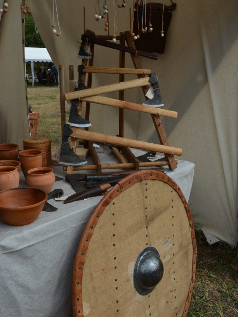 Ucieczka z uczty i pogrzeb wodza, czyli sobota na grzybowskim grodzie