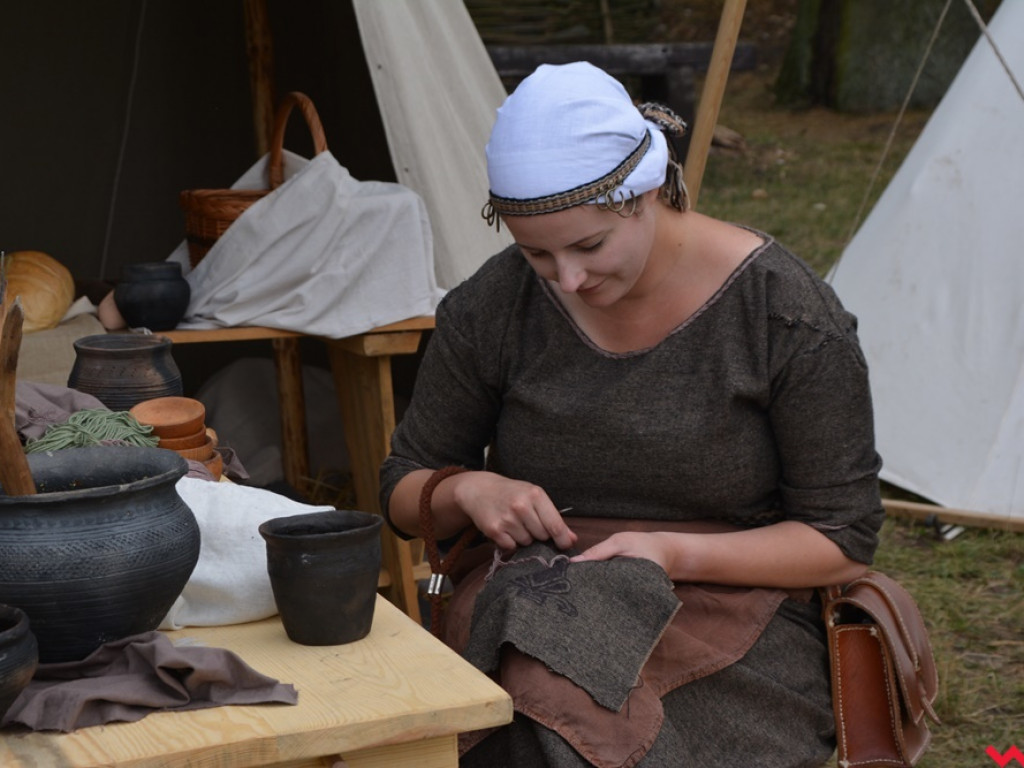 Ucieczka z uczty i pogrzeb wodza, czyli sobota na grzybowskim grodzie