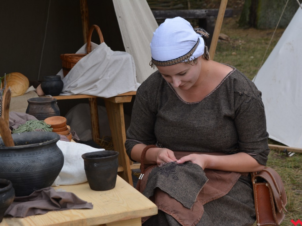 Ucieczka z uczty i pogrzeb wodza, czyli sobota na grzybowskim grodzie