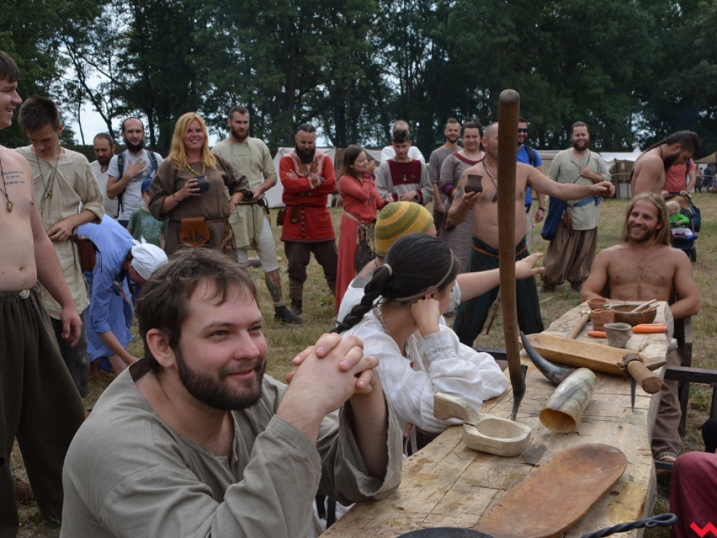 Ucieczka z uczty i pogrzeb wodza, czyli sobota na grzybowskim grodzie