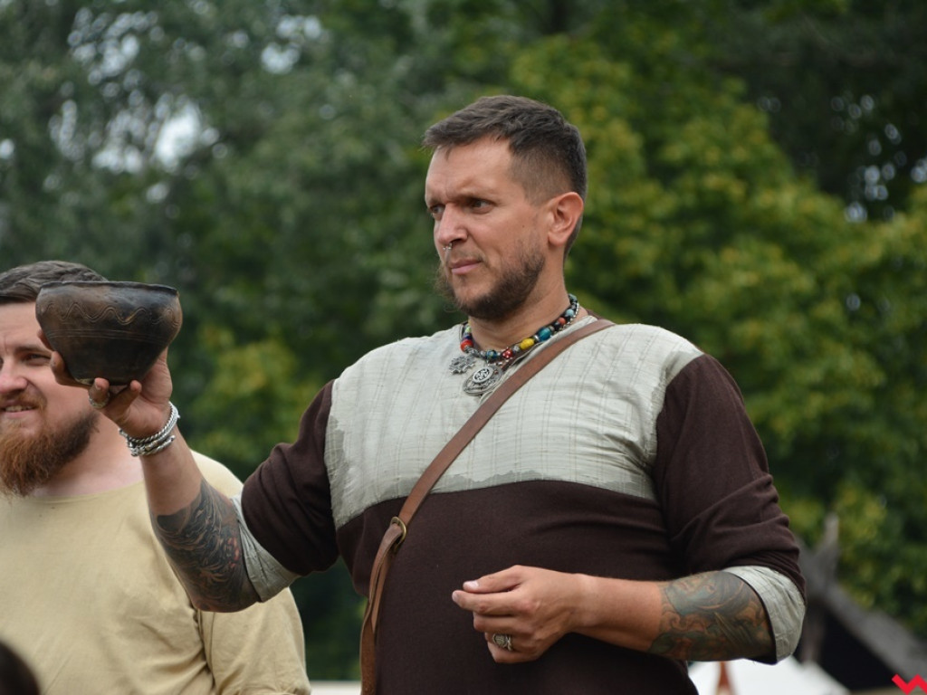 Ucieczka z uczty i pogrzeb wodza, czyli sobota na grzybowskim grodzie