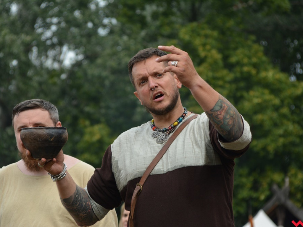 Ucieczka z uczty i pogrzeb wodza, czyli sobota na grzybowskim grodzie