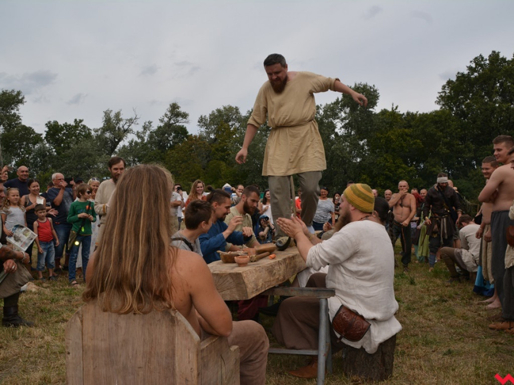 Ucieczka z uczty i pogrzeb wodza, czyli sobota na grzybowskim grodzie