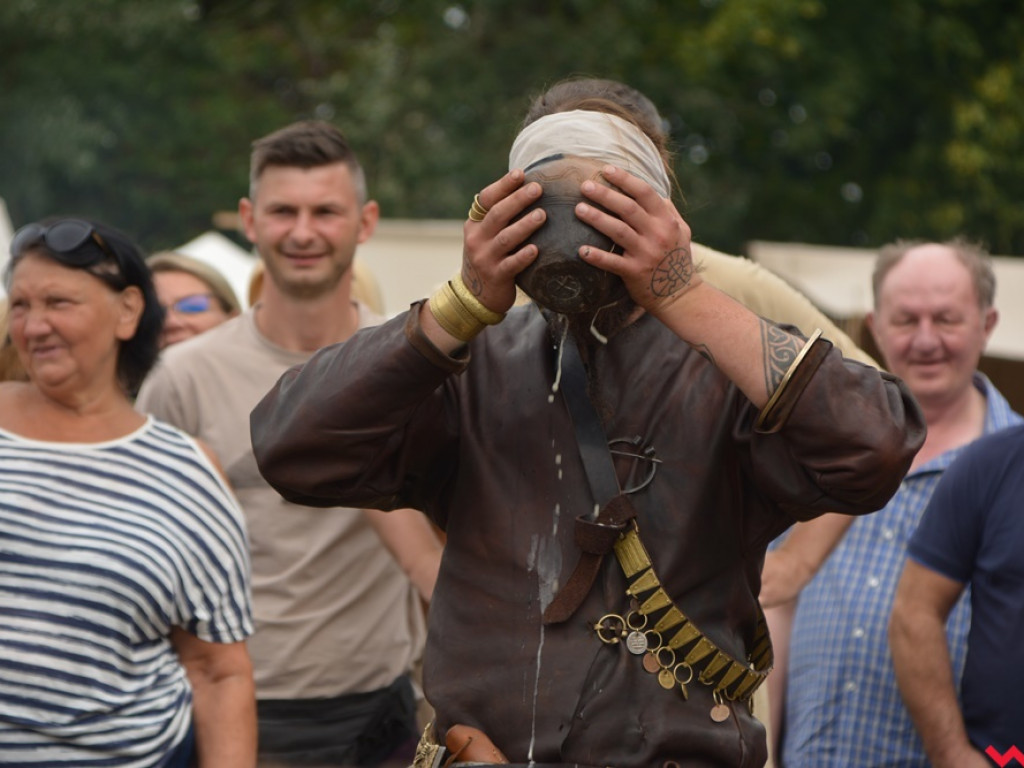 Ucieczka z uczty i pogrzeb wodza, czyli sobota na grzybowskim grodzie