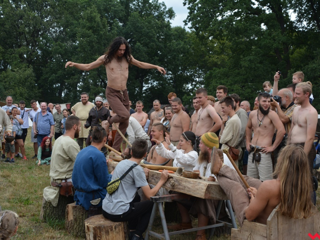 Ucieczka z uczty i pogrzeb wodza, czyli sobota na grzybowskim grodzie