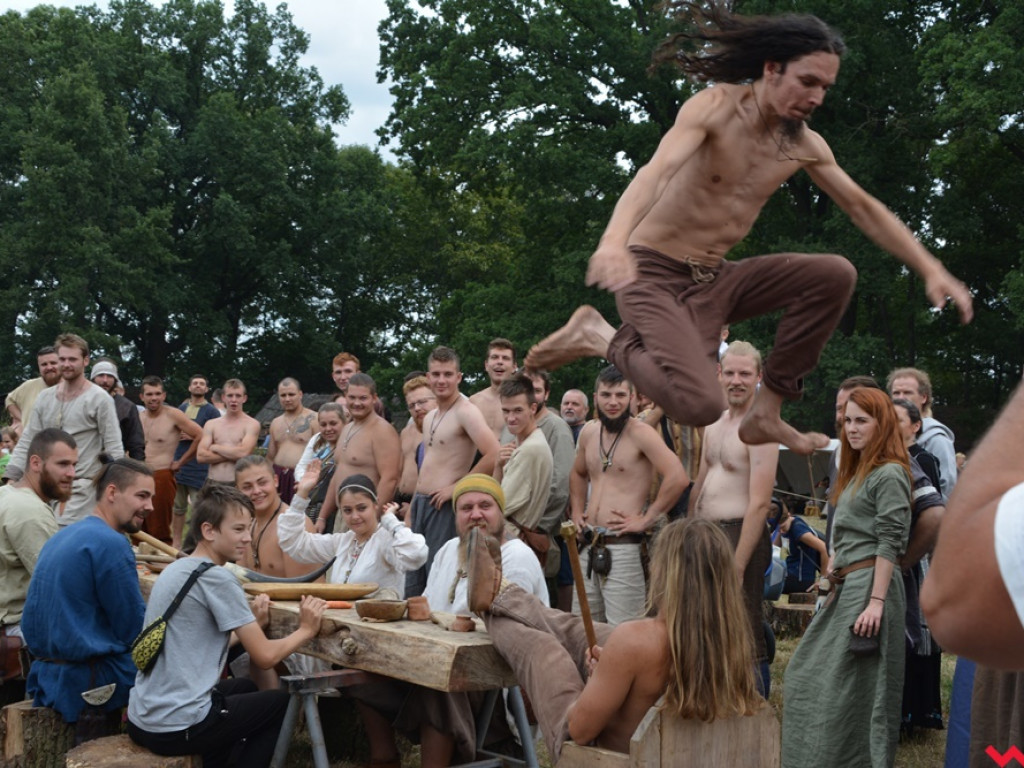 Ucieczka z uczty i pogrzeb wodza, czyli sobota na grzybowskim grodzie