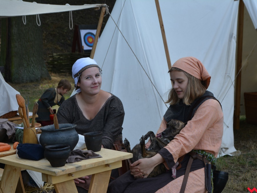 Ucieczka z uczty i pogrzeb wodza, czyli sobota na grzybowskim grodzie