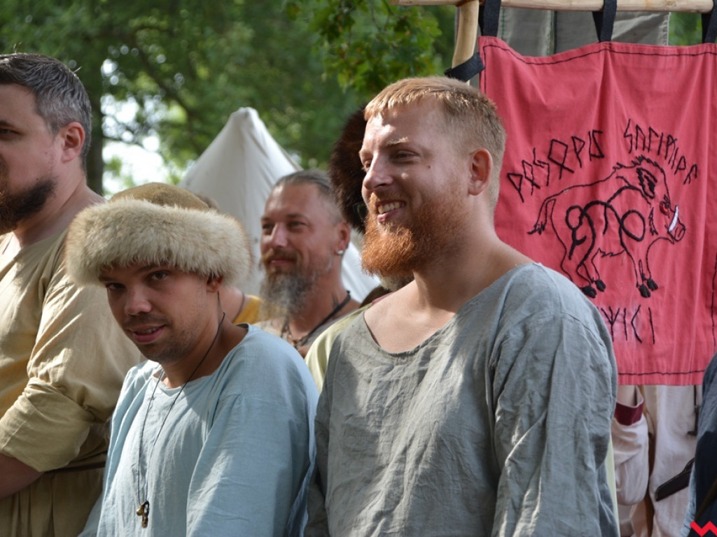 Ucieczka z uczty i pogrzeb wodza, czyli sobota na grzybowskim grodzie