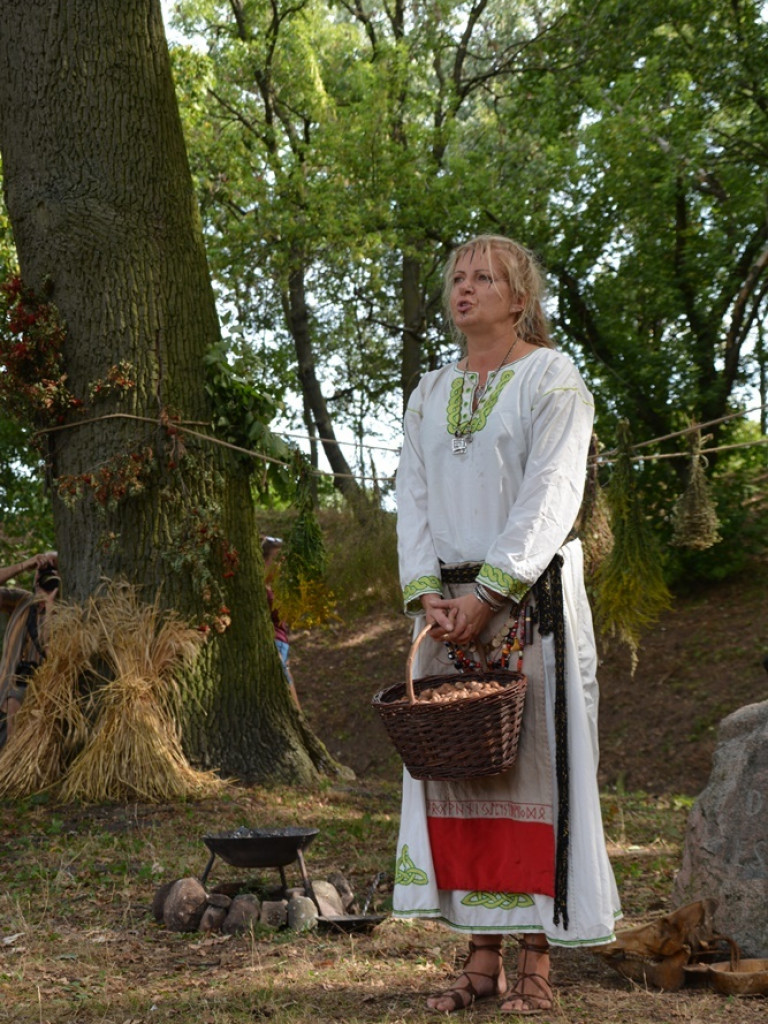 Ucieczka z uczty i pogrzeb wodza, czyli sobota na grzybowskim grodzie