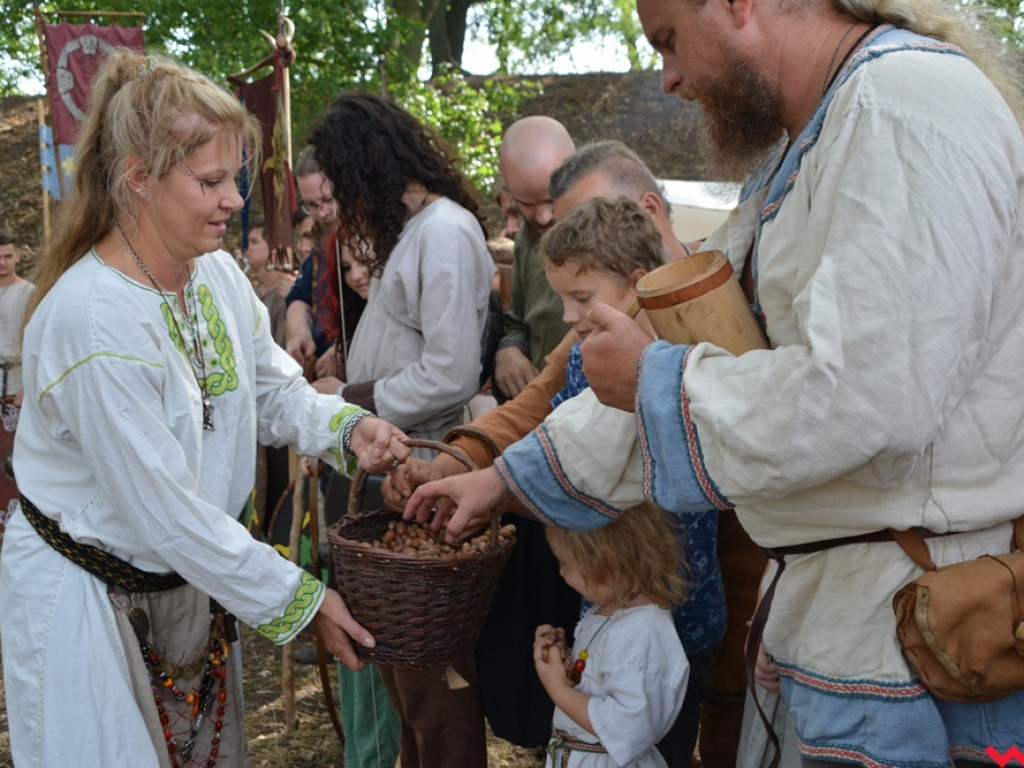 Ucieczka z uczty i pogrzeb wodza, czyli sobota na grzybowskim grodzie