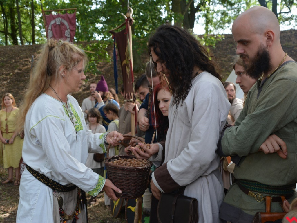 Ucieczka z uczty i pogrzeb wodza, czyli sobota na grzybowskim grodzie